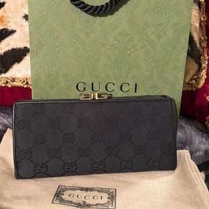 Authentic Gucci gg logo wallet